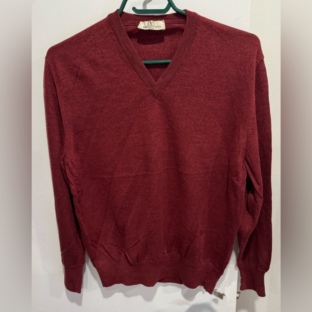 Vintage Valentino Studio 💯 merino wool v neck sweater Italy burnt red unisex S